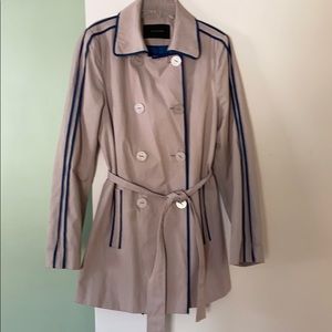 Tahari Short Trench Coat, size medium (size 6)